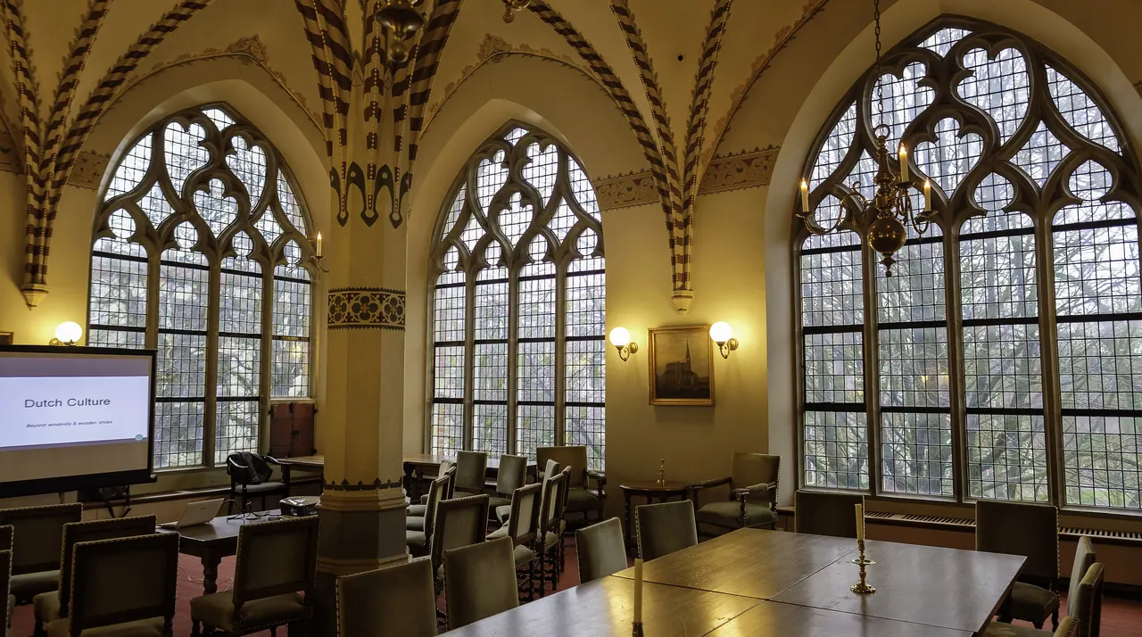 De kerkvoogdijkamer in de Martinikerk in Groningen.